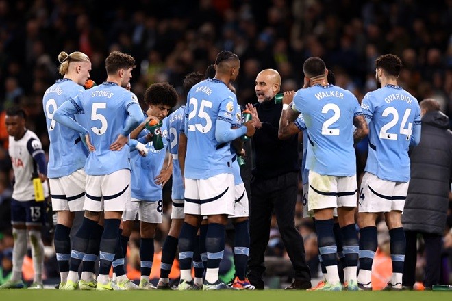 Pep đã có giai đoạn cuối không dễ dàng ở Man City. Ảnh: Getty.