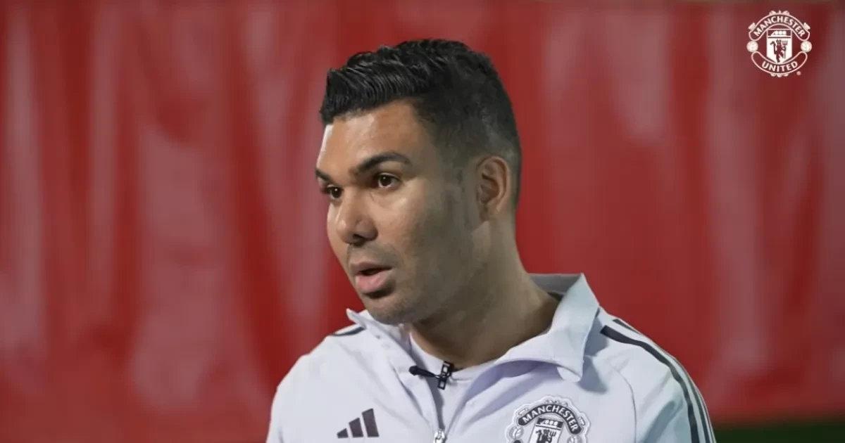 Casemiro đến để giải quyết bài toán phòng ngự trung tuyến. Ảnh: MUTV.