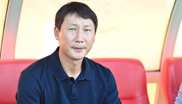 HLV Kim Sang-sik tự tin vào hành trình bảo vệ ngôi vương của đội tuyển Việt Nam. Ảnh: Getty Images