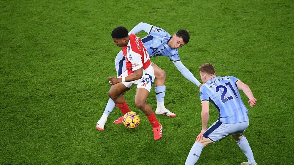 Myles Lewis-Skelly thăng tiến ấn tượng. Ảnh: Arsenal FC.