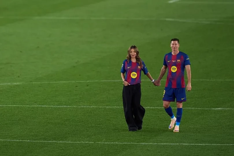 Anna Lewandowska đồng hành cùng chồng trong hành trình thể chất. Ảnh: Getty.