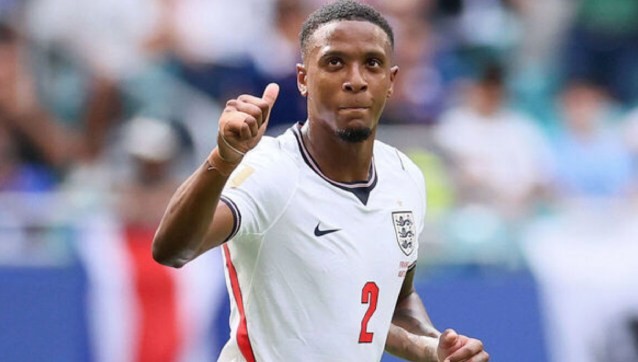 Arsenal nâng tầm hàng thủ với tân binh Ezri Konsa. Ảnh: Getty.