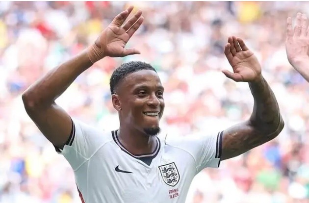 Arsenal đã chốt xong thỏa thuận chiêu mộ Konsa. Ảnh: Getty.