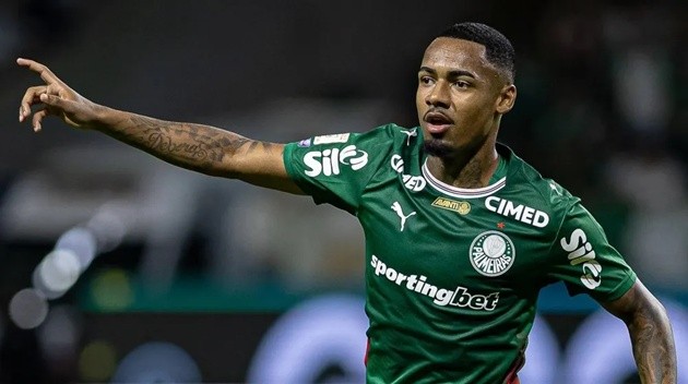 Allan Elias trên đường đến Man City. (Ảnh: Imago)