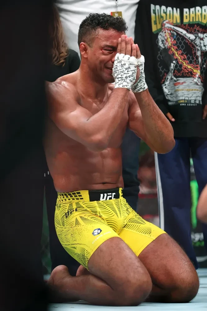 Edson Barboza giải nghệ tại UFC 330