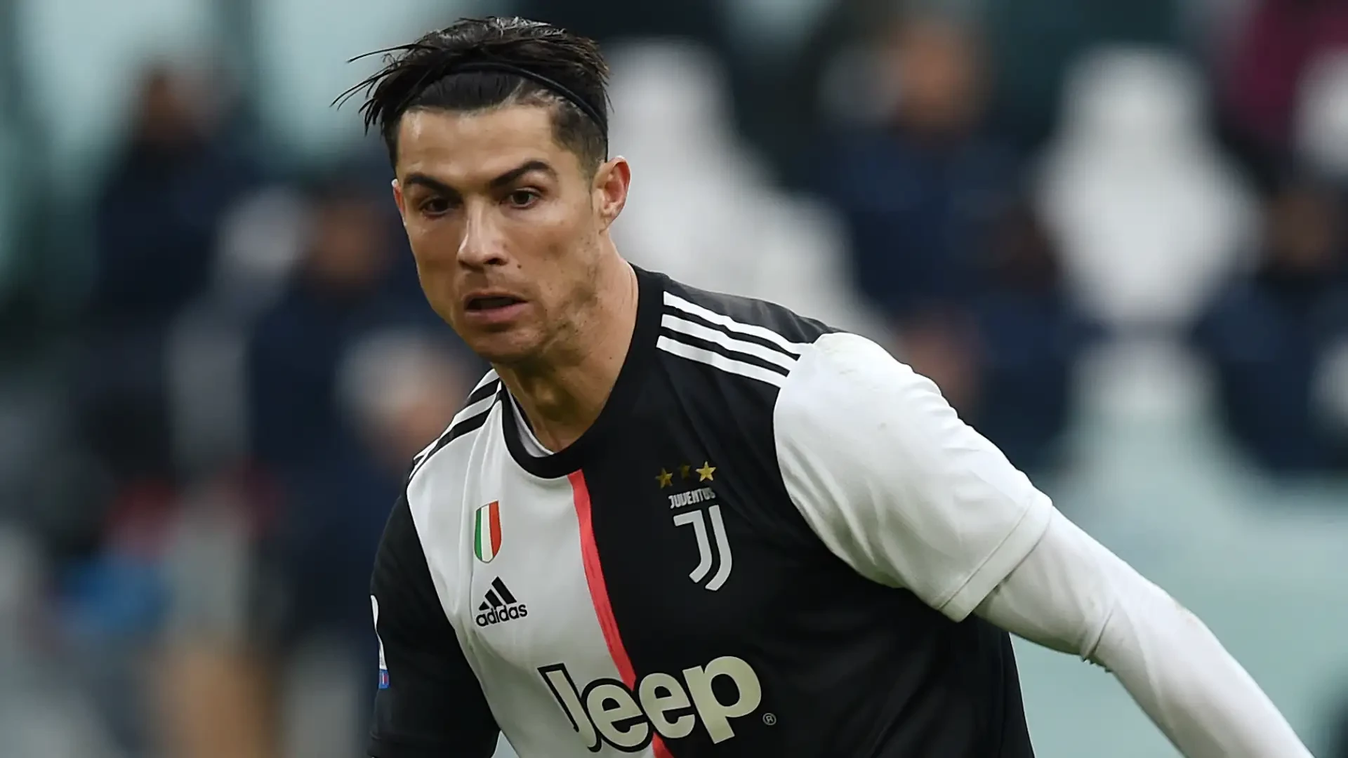 CR7 chờ đợi biến chuyển chuyển nhượng trước ngày ra quân Ảnh: Getty.