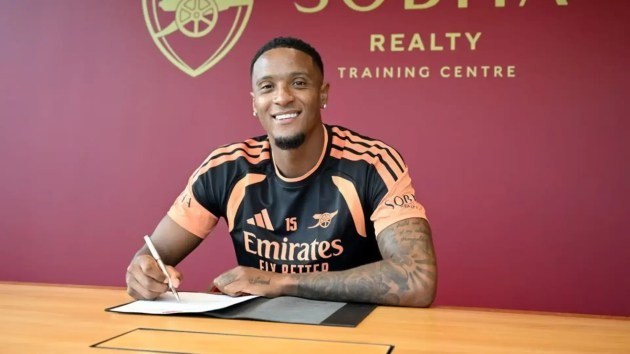 Konsa cập bến Emirates với hợp đồng 4 năm. Ảnh: Getty.