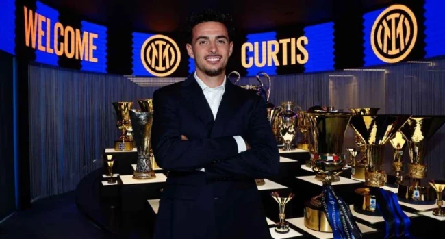 Jones gia nhập Inter Milan.