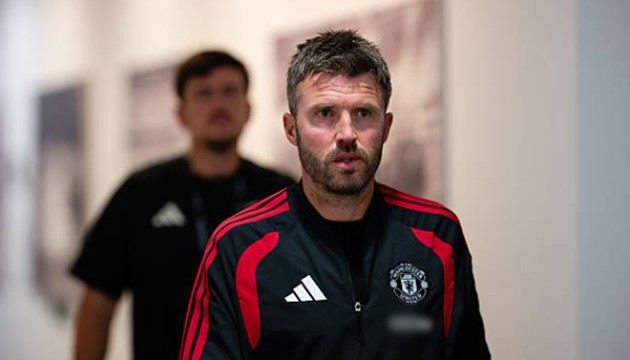 Carrick có những tính toán nhân sự riêng trong bối cảnh hàng thủ đang không sung sức. Ảnh: Getty Images
