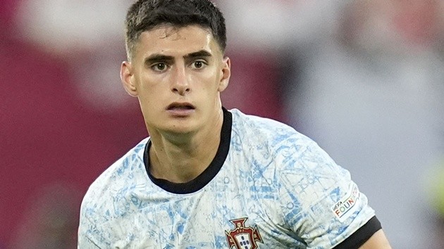 Antonio Silva đối mặt bài test mang tên Haaland. Ảnh: Getty.
