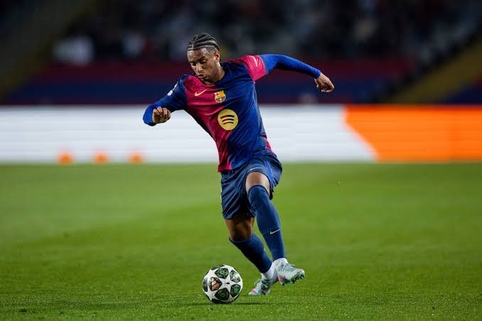 Không ít CĐV Man Utd muốn đội nhà chiêu mộ Alejandro Balde. Ảnh: Barcelona FC.