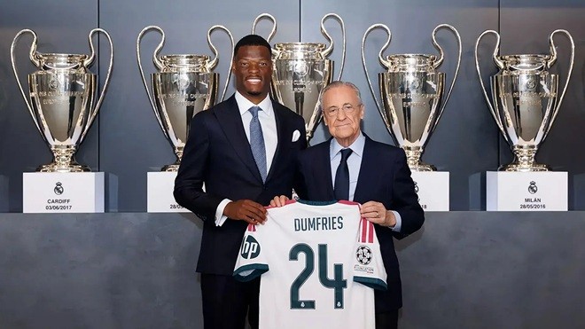  Dumfries đã ra mắt đội bóng mới.