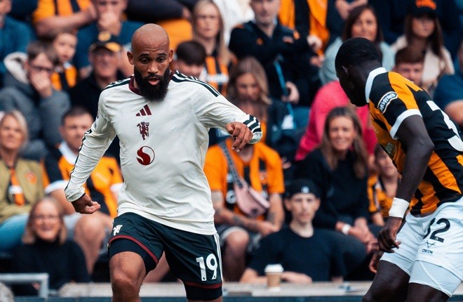  Mbeumo nên được trả về trung tâm. Ảnh: Manchester United.