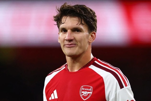 Tzolis từng bày tỏ tình cảm với Man United song bến đỗ hiện tại của anh là Emirates. Ảnh: Getty.