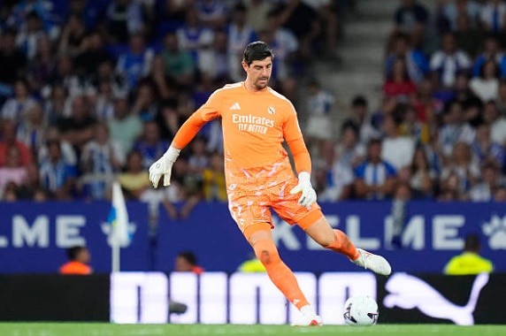 Thibaut Courtois – 7.1: Một trận đấu tương đối nhàn hạ của thủ thành người Bỉ. Anh không có nhiều cơ hội để trổ tài khi Espanyol chủ động chơi lùi sâu. Ở bàn thua duy nhất, Courtois gần như không thể làm gì hơn trước cú dứt điểm cận thành.
