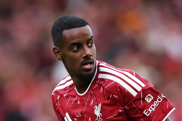 Isak chuẩn bị có chuyến trở lại St James Park đầy giông bão trong màu áo Liverpool. Ảnh: Getty Images