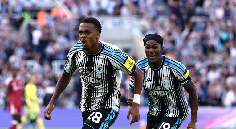Willock nâng tỷ số lên 2-1 cho Newcastle. Ảnh: Getty.
