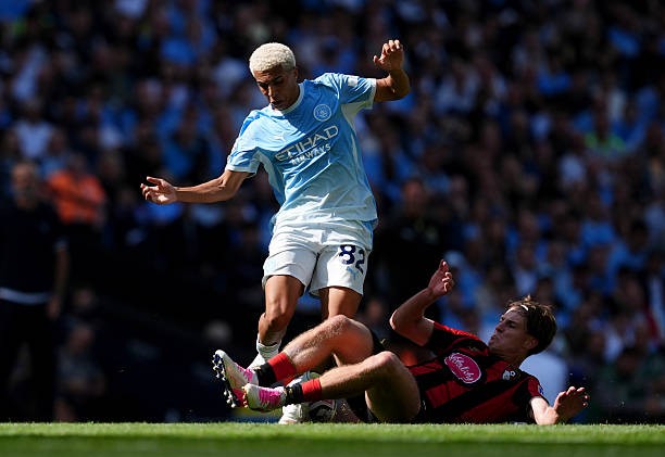 Rico Lewis: Khá năng nổ khi hỗ trợ tấn công và phối hợp cùng Phil Foden, nhưng đôi khi gặp khó khăn trong việc lùi về kèm cặp các cầu thủ đối phương - 5.8 điểm.