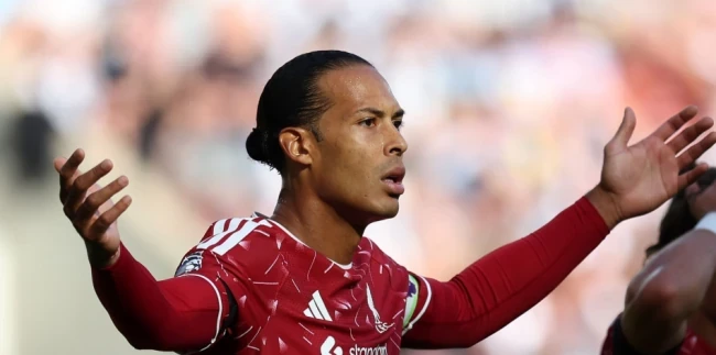 Virgil van Dijk - 6.1 điểm: Thủ quân của Liverpool cố gắng giữ cự ly đội hình và liên tục chỉ dẫn cho người đá cặp Jacquet. Dù hàng thủ phải nhận 2 bàn thua, nhưng khó có thể đổ toàn bộ trách nhiệm lên vai Van Dijk.