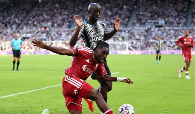 Jeremie Frimpong - 5.8 điểm: Hậu vệ người Hà Lan chưa tìm thấy sự kết nối với các đồng đội. Frimpong khởi đầu cố gắng nhưng sau đó liên tục để mất bóng ở những khu vực nguy hiểm. 