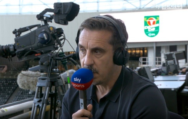 Neville khẳng định MU cần thêm hậu vệ. Ảnh: Sky Sports.