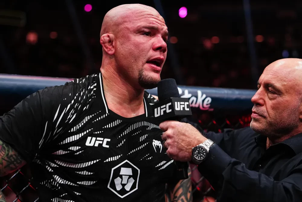 Anthony Smith được Joe Rogan phỏng vấn