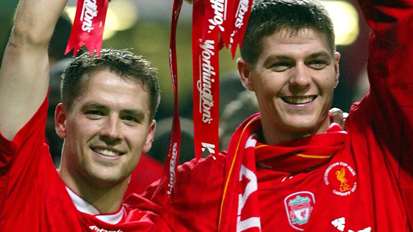 Cậu bé vàng chạm đỉnh thế giới ở tuổi 22. Ảnh: Sportbible.