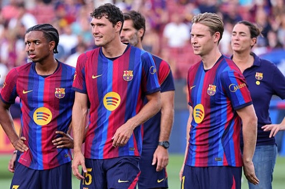 De Jong và Balde là 2 trong số những cầu thủ bị Barca rao bán. Ảnh: Getty.