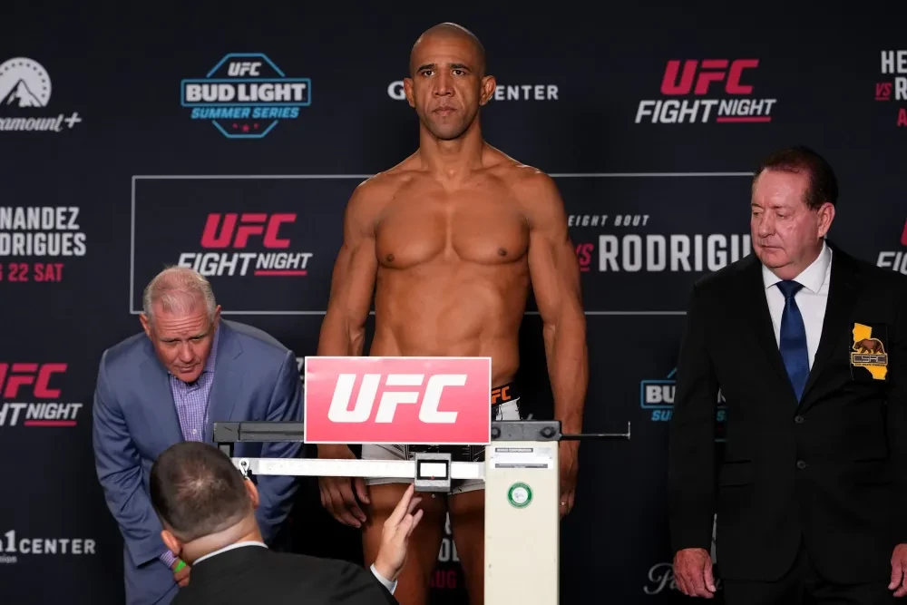 Gregory Rodrigues cân kí tại UFC Sacramento