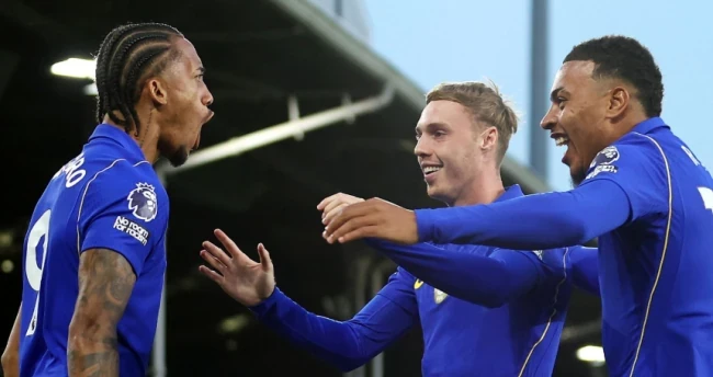 Bộ ba Cole Palmer - Morgan Rogers - Pedro thăng hoa. Ảnh: Getty.