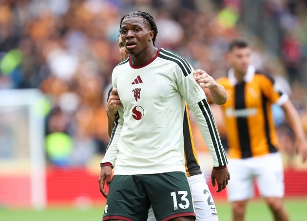 Tay áo bên trái của MU trống trơn trong trận thua Hull City. Ảnh: Shutterstock Editorial