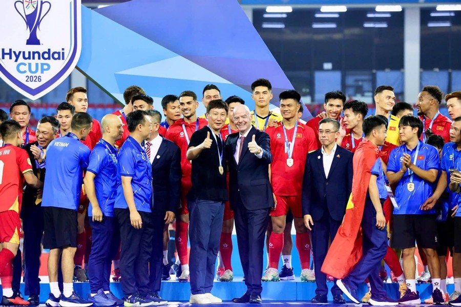 HLV Kim Sang Sik giúp ĐT Việt Nam bảo vệ thành công chức vô địch ASEAN Cup. Ảnh: VFF.