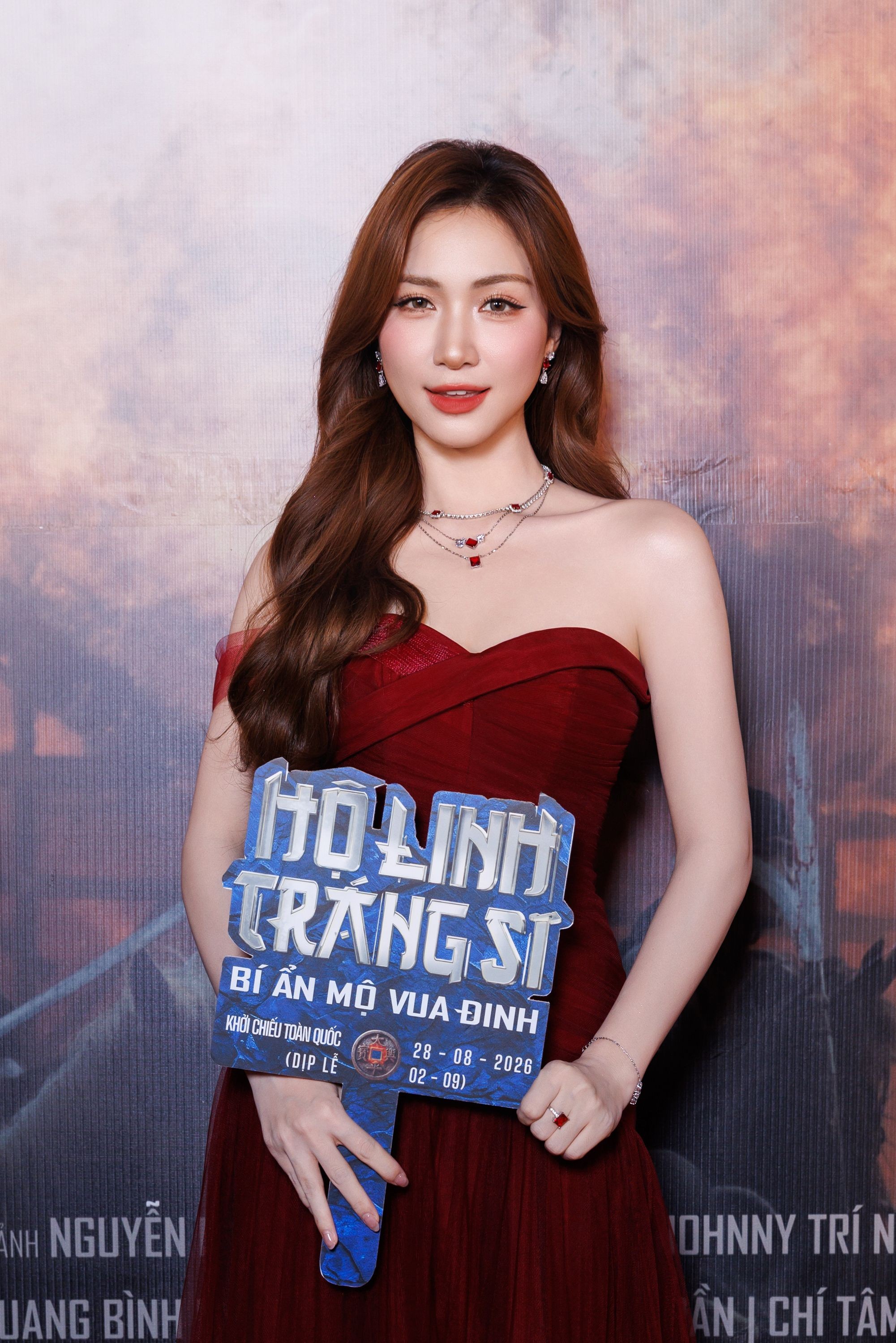 Ca sĩ Hoà Minzy.jpg