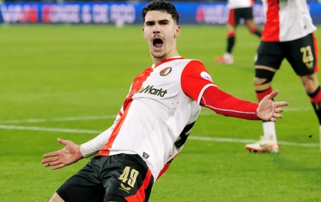 Nếu cập bến Hà Lan, Chido Obi phải cạnh tranh với Shaqueel van Persie. Ảnh: Getty.