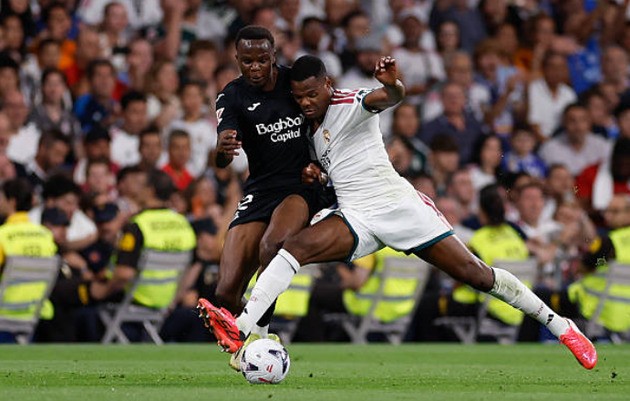 Denzel Dumfries (6.9 điểm): Tận dụng cơ hội dâng cao khá tốt nhưng chuyền bóng chưa chuẩn xác, thiếu tập trung và cần Konaté hỗ trợ bọc lót.