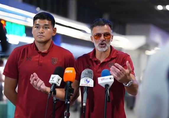 ĐT Thái Lan đã trở lại quê nhà. Ảnh: Siamsport.