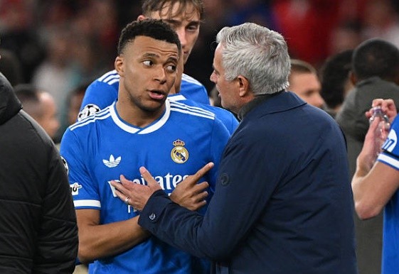 Mourinho muốn Mbappe cải thiện khả năng hỗ trợ đồng đội. Ảnh: Getty.