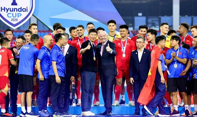 HLV Kim Sang-sik trở thành người hùng của Việt Nam. (Ảnh: VFF)