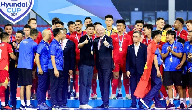HLV Kim Sang-sik và các học trò sẽ ngay lập tức cạnh tranh trở lại ở FIFA ASEAN Cup sau 20 ngày nữa. Ảnh: VFF