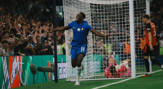 Danny Welbeck (8 điểm): Màn chào sân hoàn hảo của lão tướng 35 tuổi. Welbeck khẳng định giá trị kinh nghiệm bằng cú đánh đầu dũng mãnh để mở tài khoản bàn thắng cho câu lạc bộ mới.