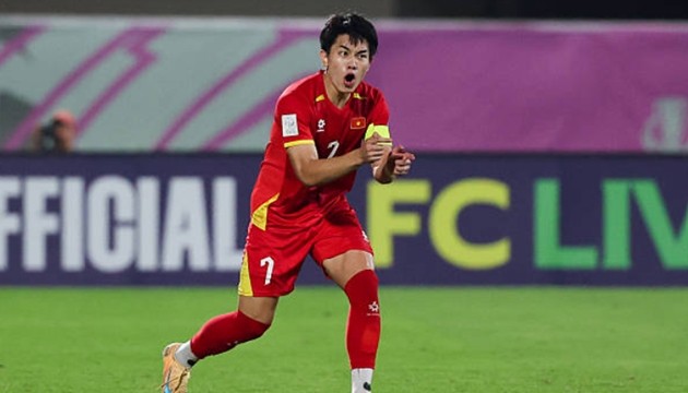 HLV Kim Sang-sik gửi gắm rất nhiều niềm tin vào Đình Bắc. Ảnh: Zhizhao Wu qua Getty Images