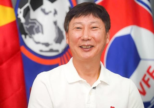Ông Kim Sang-sik thừa nhận muốn đá tấn công với người Thái. Ảnh: VFF