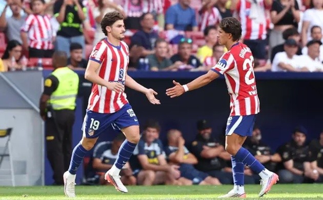 Alvarez bị người hâm mộ Atletico Madrid la ó. (Ảnh: