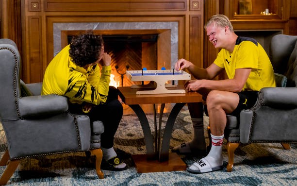 Haaland biến đam mê cờ vua thành cuộc chơi chiến lược. Ảnh: Alexandre Simoes/Borussia Dortmund/Getty Images.