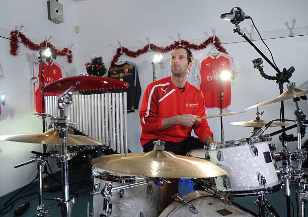 Cech biến âm nhạc rock thành cách cân bằng cuộc sống. Ảnh: David Price/Arsenal/Getty Images.