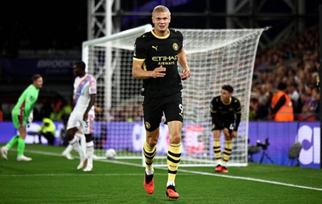 Erling Haaland (8.6 điểm) là cầu thủ hay nhất trận với một cú đúp bàn thắng. Lối chơi lùi sâu nhận bóng của anh dưới thời Maresca đang trở thành vũ khí lợi hại.