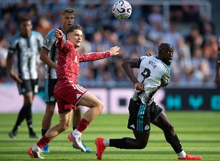 Carragher cho rằng Wirtz giống một thương vụ 40 triệu bảng hơn là bom tấn. Ảnh: Visionhaus/Getty Images.