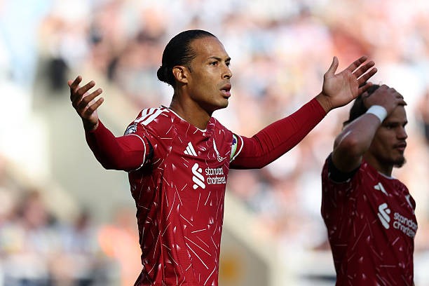 Virgil Van Dijk đã sẵn sàng cùng Liverpool chiến đấu trước Nottingham Forest. Ảnh: George Wood / Getty Images.