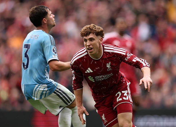  Victor Munoz toả sáng giúp Liverpool hoà Forest. 