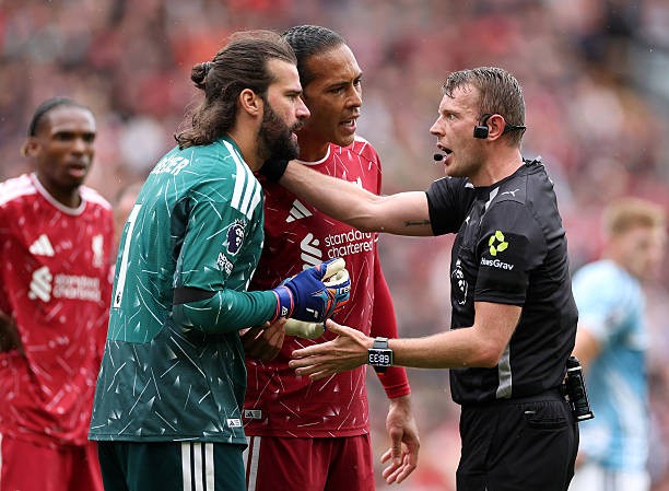 Alisson Becker – 6 điểm Cứu thua xuất sắc khi đẩy cú dứt điểm của Jesus chạm xà ngang trước giờ nghỉ, nhưng lại phạm lỗi dẫn đến quả phạt đền trong bàn thua thứ hai trước Forest. Nhận thẻ vàng.